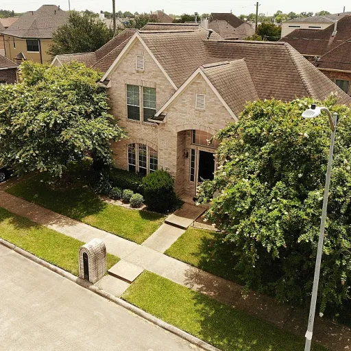 Faut-il choisir un livret A ou une assurance vie pour protéger son logement ?